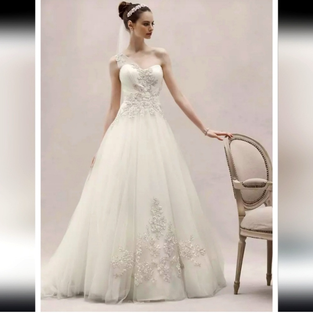 Gorgeous Oleg Cassini Ivory Wedding Dress